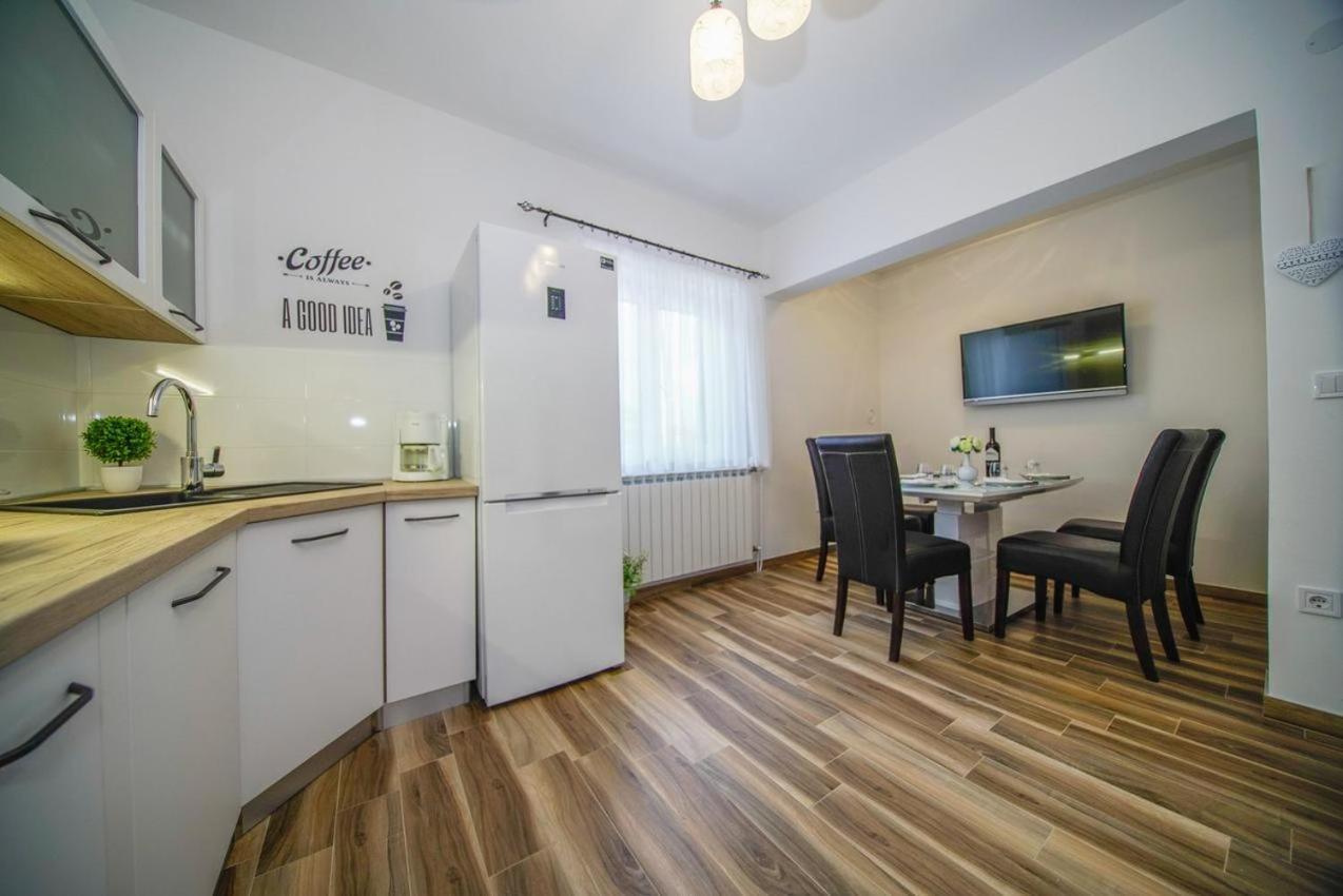 Apartman Mate Splitska Eksteriør billede
