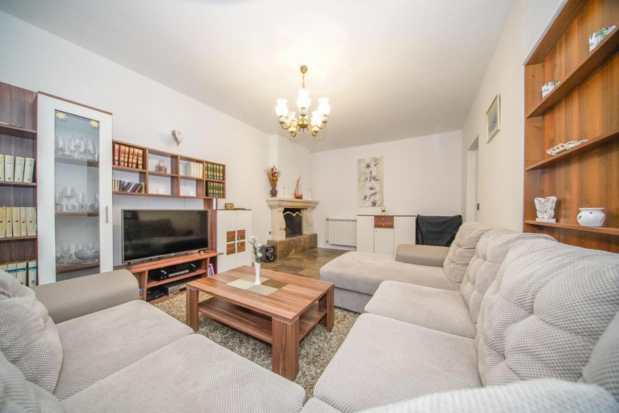 Apartman Mate Splitska Eksteriør billede